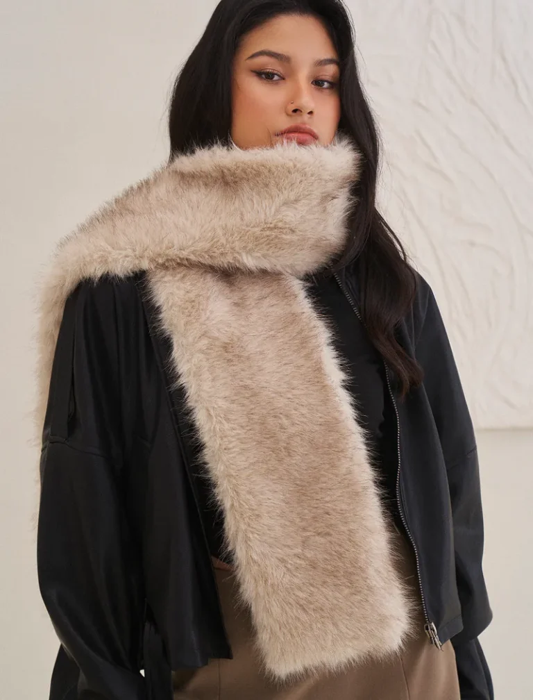 The Faux Fur Scarf<span> - </span>Sandy Fox